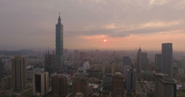 Letecký pohled na město Taipei, Tchaj-wan — Stock video