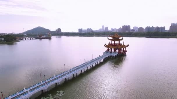 Foto aerea delle famose attrazioni turistiche di Kaohsiung — Video Stock
