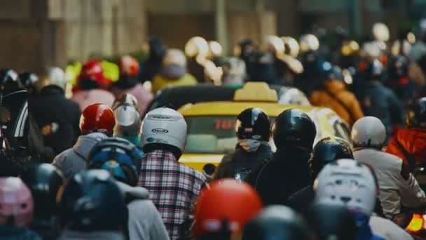 Люди Скутерах Тайбэе Тайвань — стоковое видео