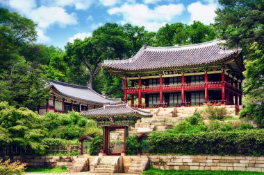 Changdeokgung Sarayından Juhamnu Pavyonu (Gizli Bahçe). Seul, Güney Kore