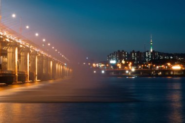 Güney Kore, Daejeon 'daki Expo Köprüsü' nde gökkuşağı gösterisi