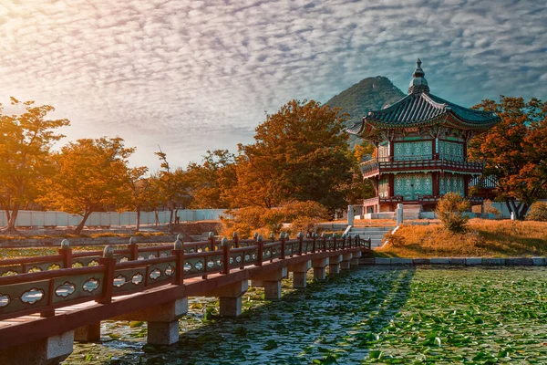 Φθινόπωρο Στο Παλάτι Gyeongbokgung Στη Σεούλ Της Κορέας — Φωτογραφία Αρχείου