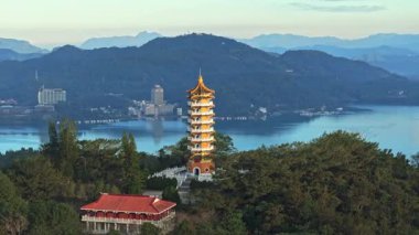 Nantou 'daki Pa Cien Pagoda, Tayvan Pacien pagoda, Güneş Ay Gölü, Nantou, Tayvan
