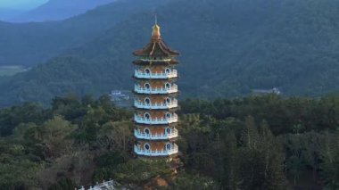 Nantou 'daki Pa Cien Pagoda, Tayvan Pacien pagoda, Güneş Ay Gölü, Nantou, Tayvan