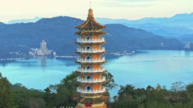 Nantou 'daki Pa Cien Pagoda, Tayvan Pacien pagoda, Güneş Ay Gölü, Nantou, Tayvan