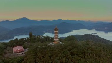 Nantou 'daki Pa Cien Pagoda, Tayvan Pacien pagoda, Güneş Ay Gölü, Nantou, Tayvan