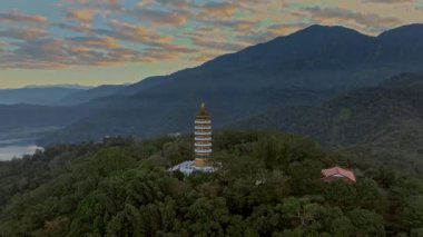 Nantou 'daki Pa Cien Pagoda, Tayvan Pacien pagoda, Güneş Ay Gölü, Nantou, Tayvan