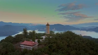 Nantou 'daki Pa Cien Pagoda, Tayvan Pacien pagoda, Güneş Ay Gölü, Nantou, Tayvan
