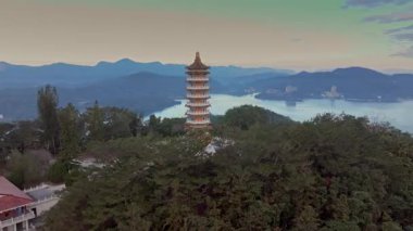 Nantou 'daki Pa Cien Pagoda, Tayvan Pacien pagoda, Güneş Ay Gölü, Nantou, Tayvan