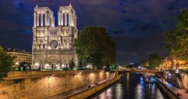 Notre Dame Paris gece,