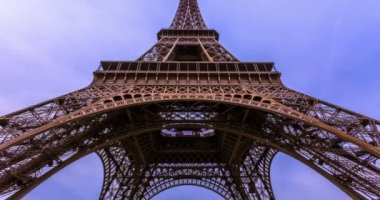 Paris 'teki Eyfel Kulesi