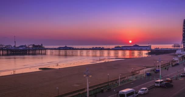 Muelle de Brighton al atardecer, Inglaterra — Vídeos de Stock