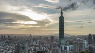 Gece Taipei City gün batımında