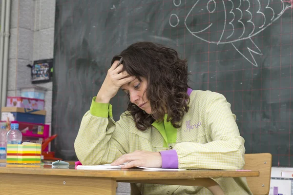 Tired teacher in classroo — Stock Photo, Image