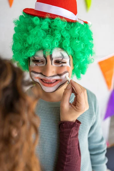 Mother Painting Her Son Face Clown — Stock Photo, Image