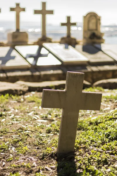 Cruz y tumbas en Barcelona — Foto de Stock