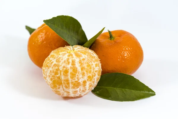 Três tangerinas laranja — Fotografia de Stock