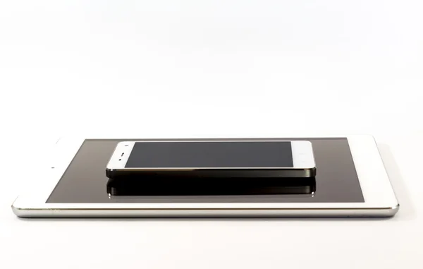 Tablet digital e smartphone — Fotografia de Stock