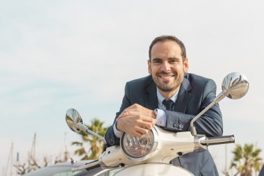 Onun scooter ile iş adamı