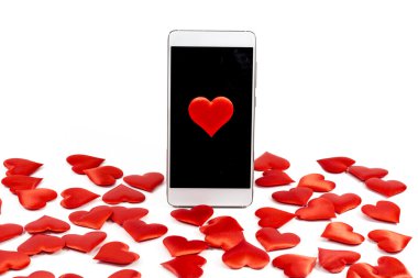 Boş ekran ve kalpleri ile akıllı telefon 