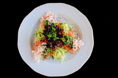 karides taze sebze salatası