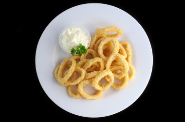 Soslu kızarmış soğan halkası