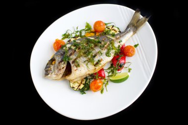 ızgara yaldızlı yan kafa balık sebzeli çipura