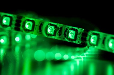 LED şerit ışıklar, yeşil rengi oluşturan kapatın