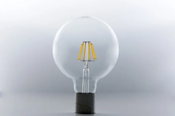 LED filament light bulb (E27) — Stock Photo, Image