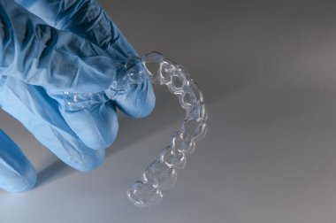görünmez Ortodonti çıkarılabilir aligners doğrultma dişler için
