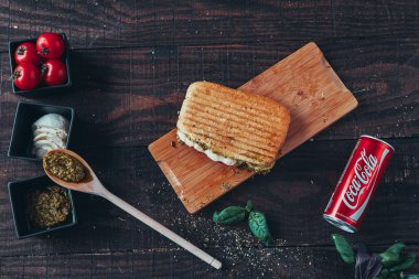 Lezzetli bir çukurunu panini sandviç. Üstten Görünüm.