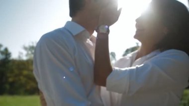 Yüzler ve gülüyor kadın adam 