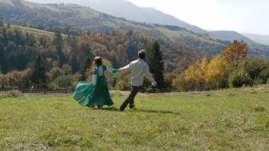 kaç pitoresk çayır üzerinde çalışan nakış içinde