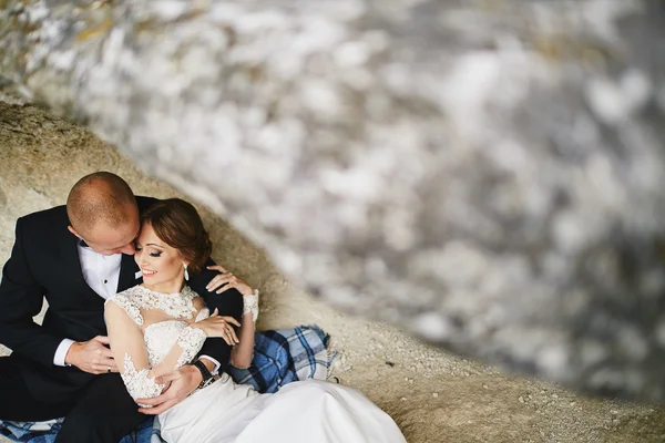 Photoshoot aşık bir gelinlik dağlarda yakın: s