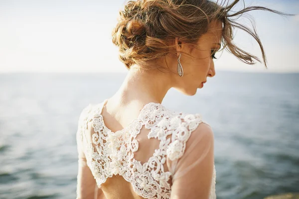 Photoshoot lovers in a wedding dress in the mountains near the s — Stock Photo, Image