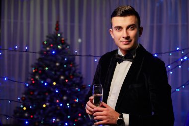 Kutlama Noel Noel Baba verir hediyeler
