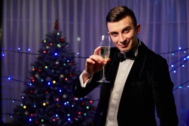 Kutlama Noel Noel Baba verir hediyeler