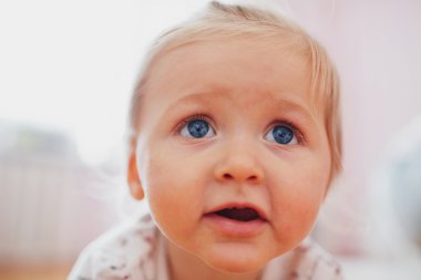 üç kişi, anne baba ve kızı güzel aile