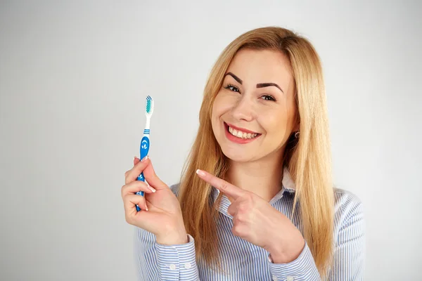 Chica sana en diferentes emociones, con cepillo de dientes —  Fotos de Stock