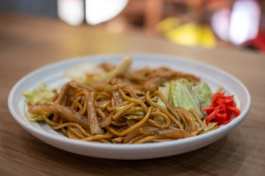Yakisoba, Japon eriştesi kızartması.