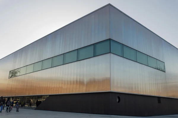 Edificio con líneas rectas — Foto de Stock