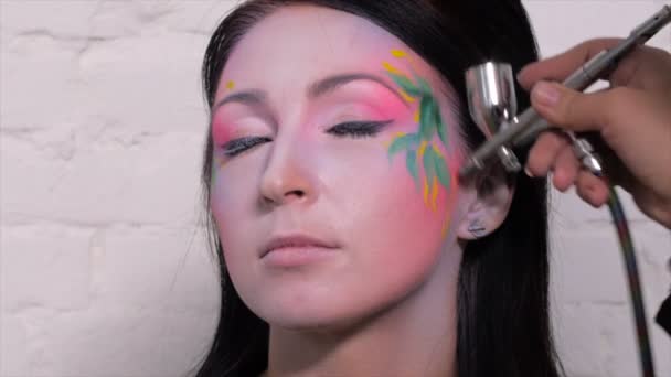 Bodyart brillante y colorido — Vídeo de stock