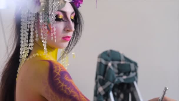 Bright and colorful bodyart — Stock Video