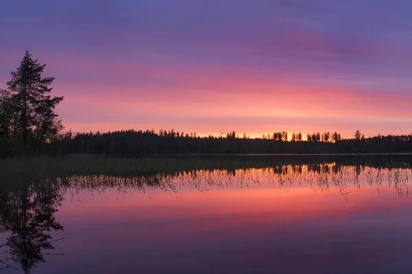 Amanecer en la mañana en el lago — Foto de Stock