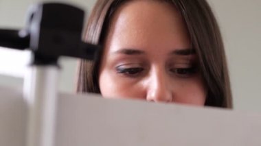 şövale üzerinde aerography