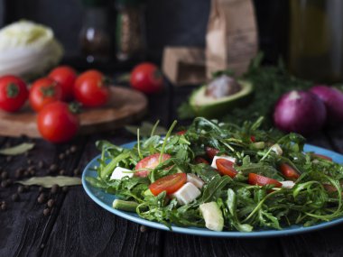 Roket salata öğle yemeği için