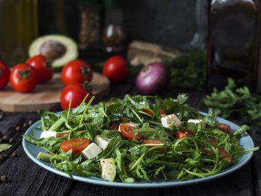 Roket salata öğle yemeği için