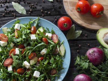 Roket salata öğle yemeği için