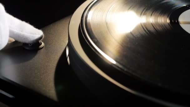 Vinyl record player — Stock Video