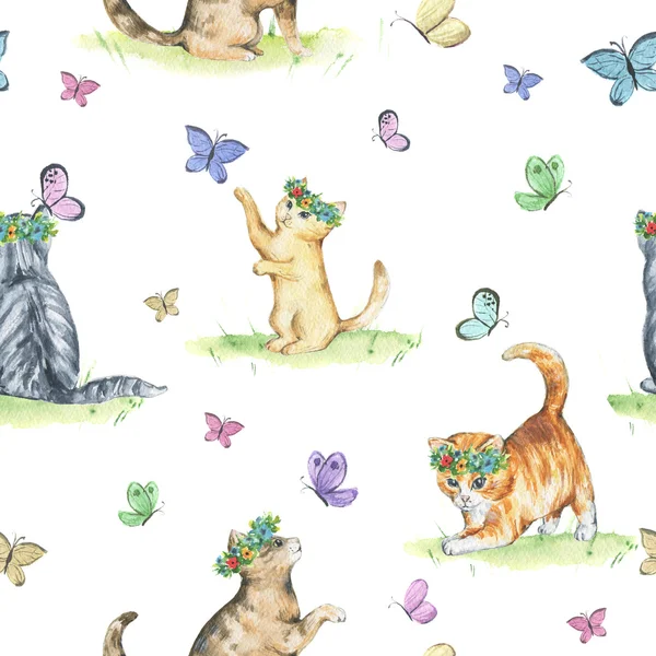 Бесшовный акварельный узор с милыми котятами в цветочных венках, играющими с бабочками. Ручной рисунок животного мира. Весеннее / летнее настроение — стоковое фото